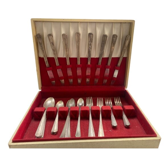 Vintage Oneida Anti-Tarnish Camelot Harvest  Silverware Set With Wooden Case Fla - Picture 1 of 12